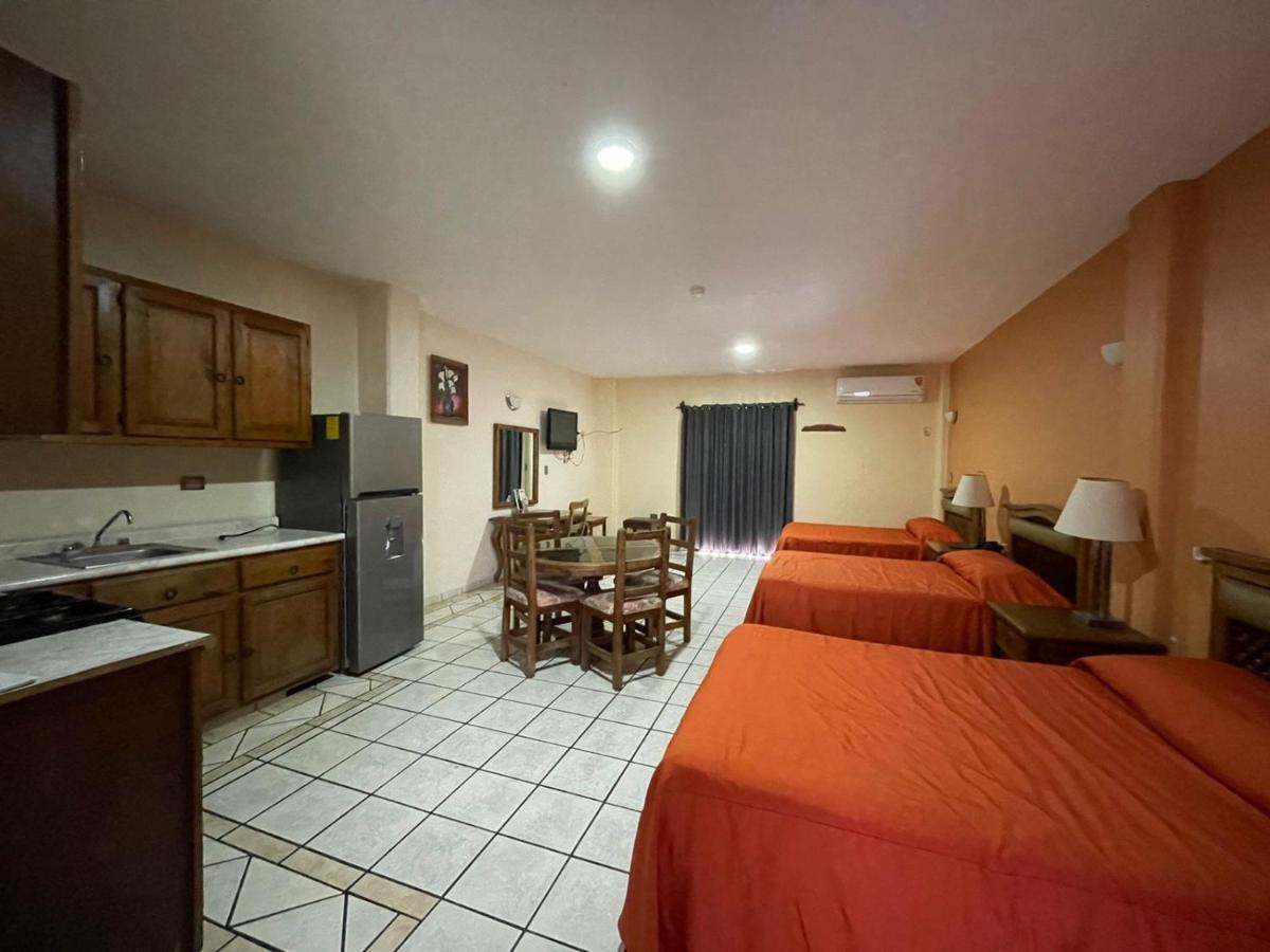 Hotel Las Fuentes Los Mochis Exterior foto