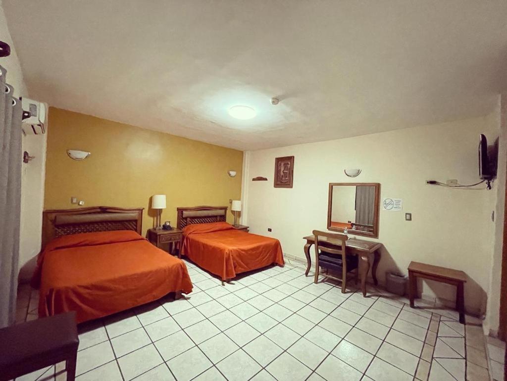 Hotel Las Fuentes Los Mochis Exterior foto