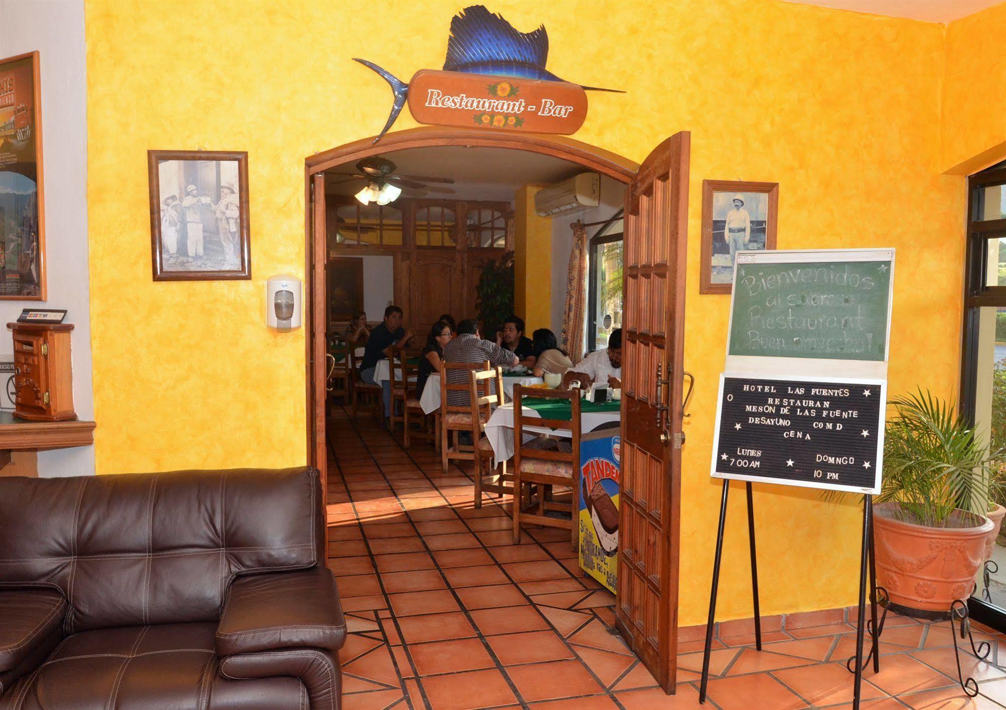 Hotel Las Fuentes Los Mochis Exterior foto