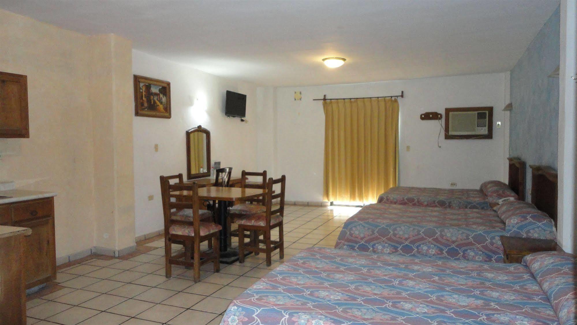 Hotel Las Fuentes Los Mochis Exterior foto