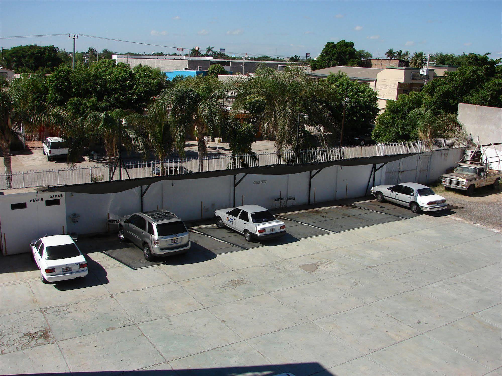 Hotel Las Fuentes Los Mochis Exterior foto