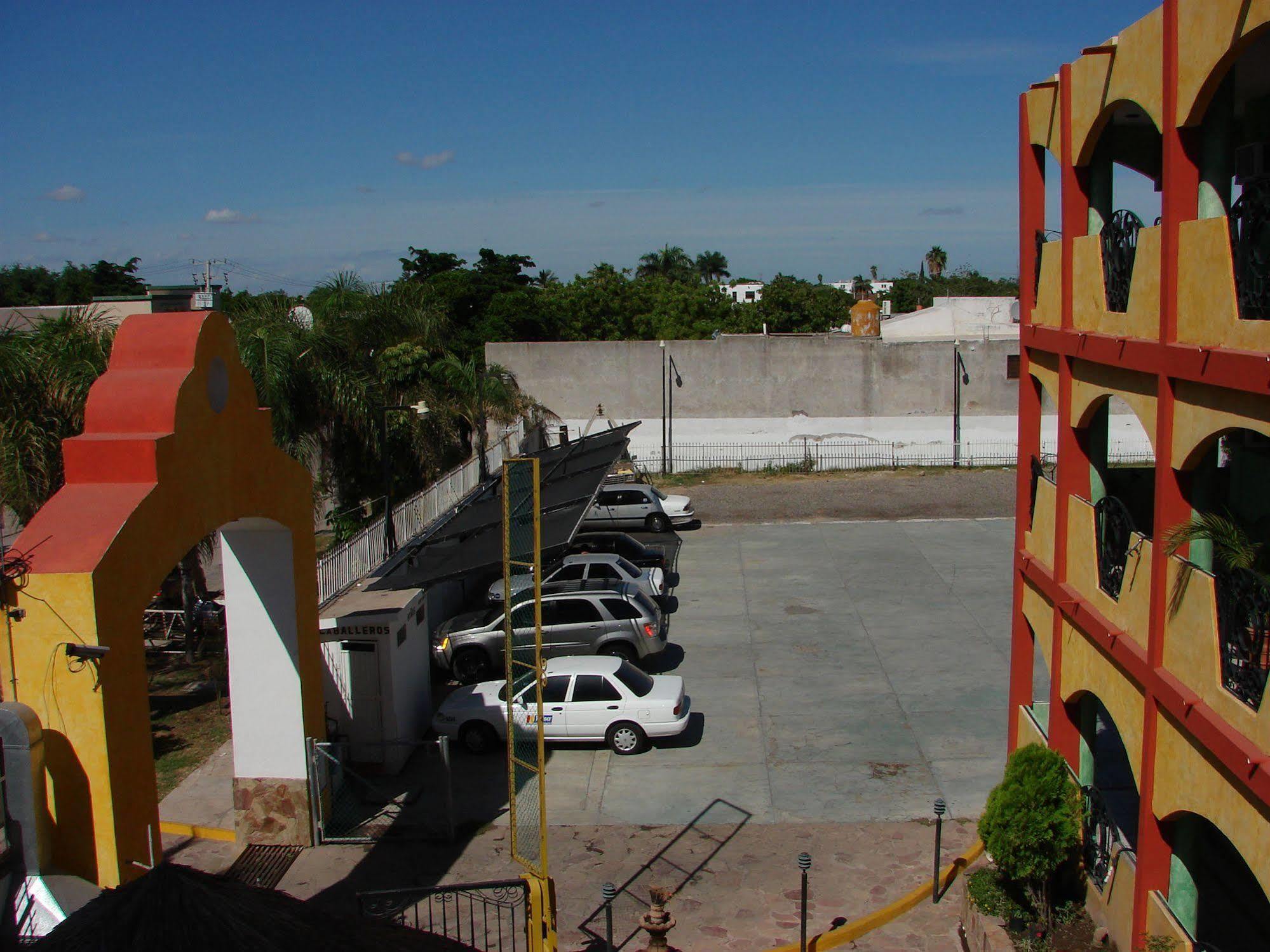 Hotel Las Fuentes Los Mochis Exterior foto
